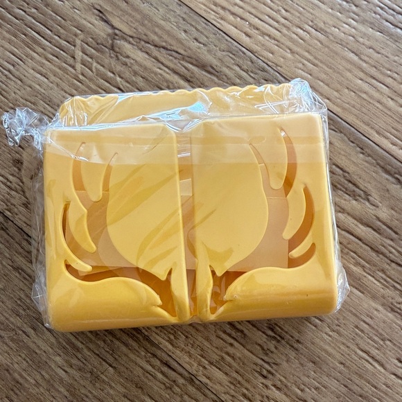 Soap wall holders 20 for $5 - Picture 5 of 6